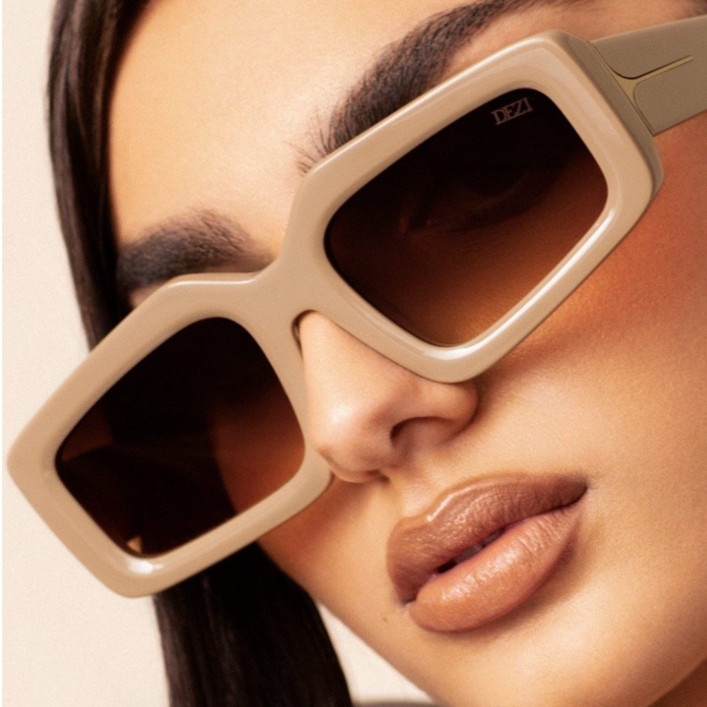 DEZI READ THE ROOM sunglasses